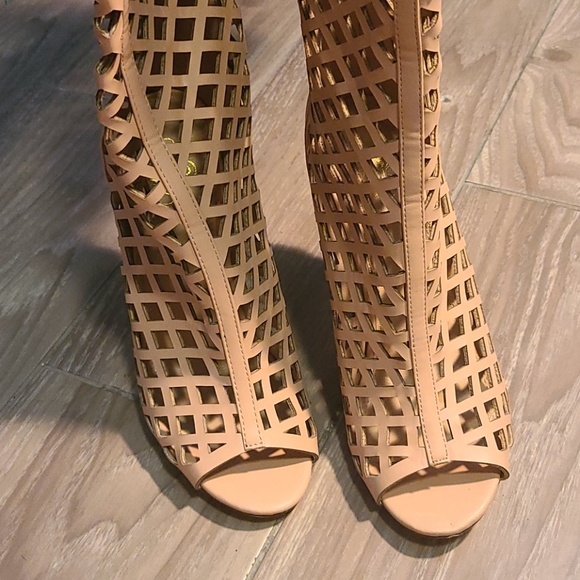Caged thigh high beige boots - Picture 4 of 5